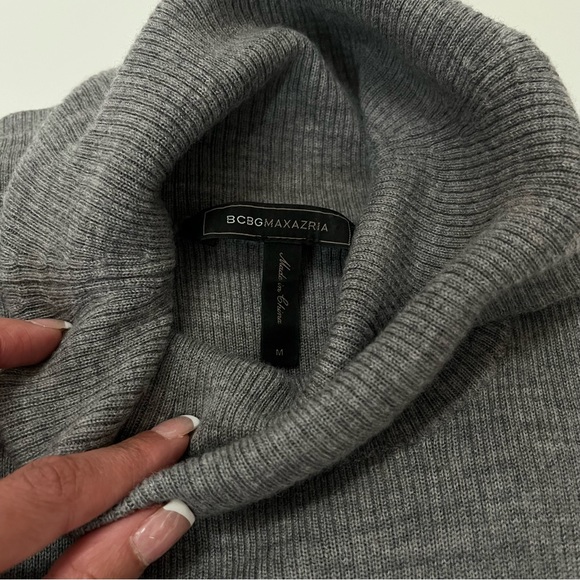 BCBGMaxAzria Ribbed Knit Lightweight Turtleneck Dress Size M Like New - Picture 5 of 5